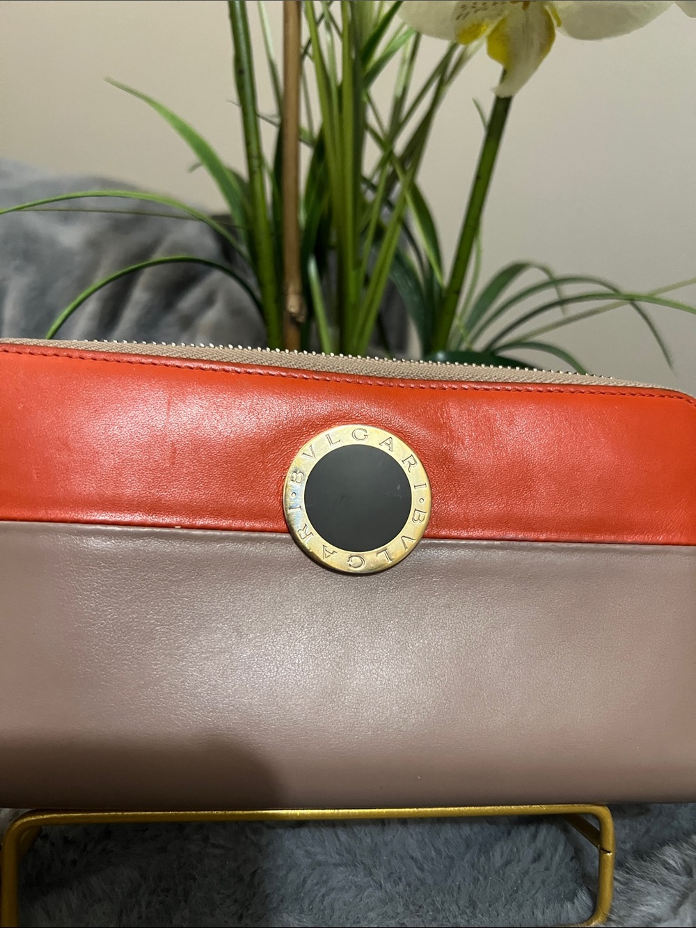 Bulgari Two-Tone Taupe Leather Zip Wallet EUC retail $649 - Picture 2 of 9
